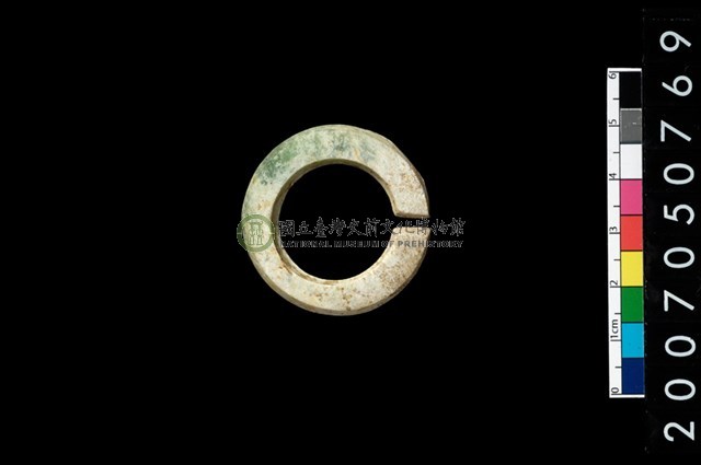 環狀玦形耳飾