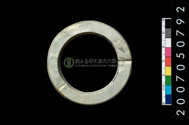 環狀玦形耳飾