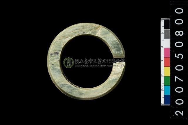環狀玦形耳飾