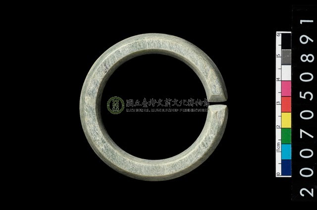 環狀玦形耳飾