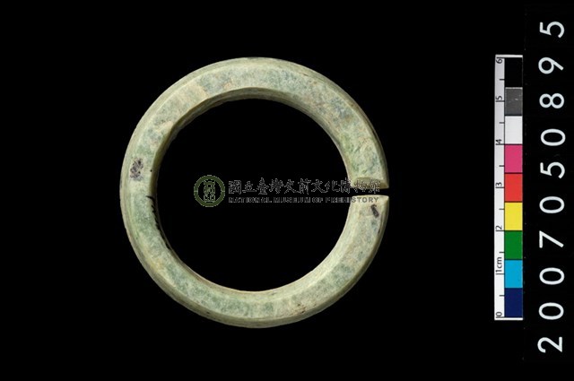 環狀玦形耳飾