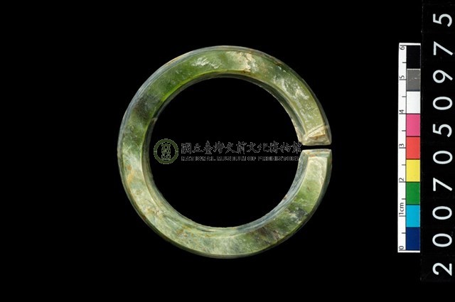 環狀玦形耳飾