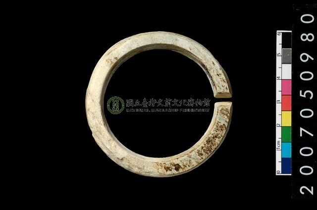 環狀玦形耳飾