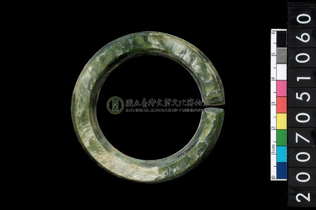 環狀玦形耳飾