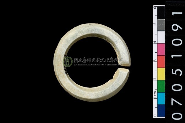 環狀玦形耳飾