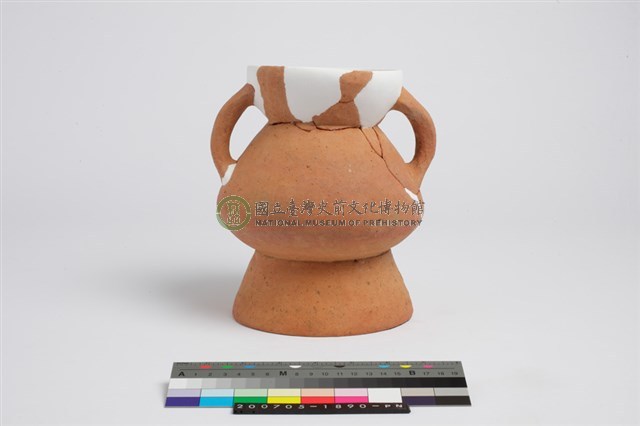 侈口歛唇折腹圓底雙豎把圈足罐