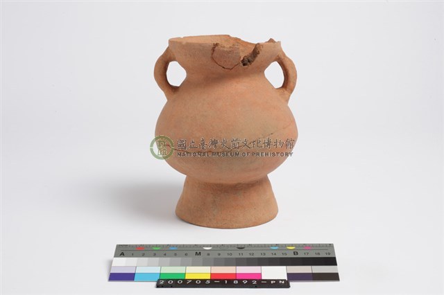 侈口歛唇折腹圓底雙豎把圈足罐