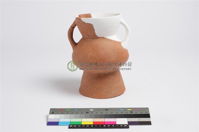 侈口歛唇折腹圓底雙豎把圈足罐