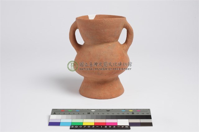 侈口歛唇折腹圓底雙豎把圈足罐