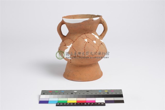 侈口折腹圓底雙豎把圈足罐