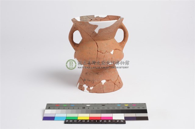 侈口帶紋折腹圓底雙豎把圈足罐