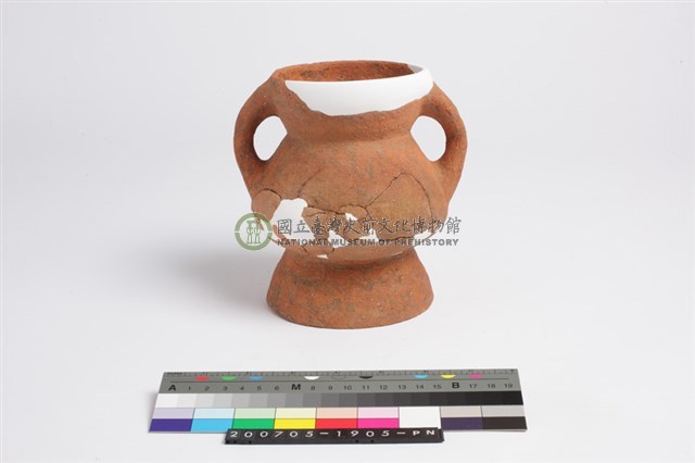 侈口斂唇折腹圓底雙豎把圈足罐