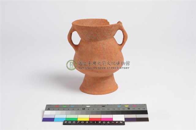 侈口斂唇折腹圓底雙豎把圈足罐