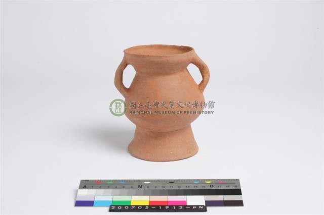 侈口斂唇折腹圓底雙豎把圈足罐