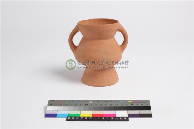 侈口斂唇折腹圓底雙豎把圈足罐