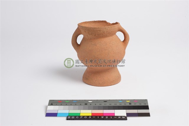 侈口斂唇折腹圓底雙豎把圈足罐