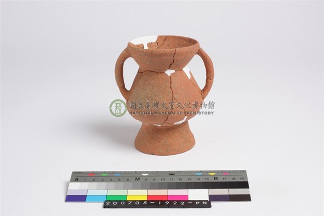 侈口斂唇折腹圓底雙豎把圈足罐