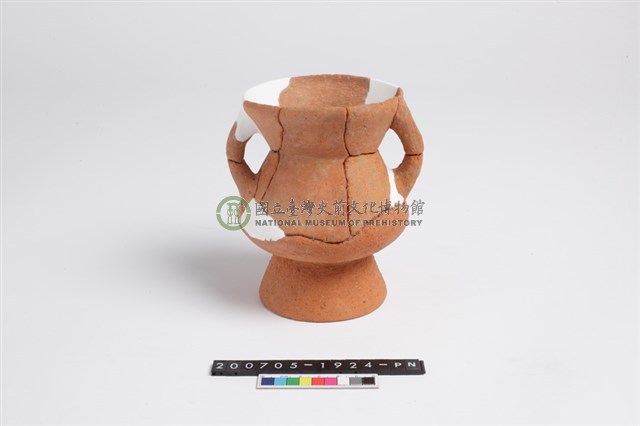 侈口斂唇折腹圓底雙豎把圈足罐