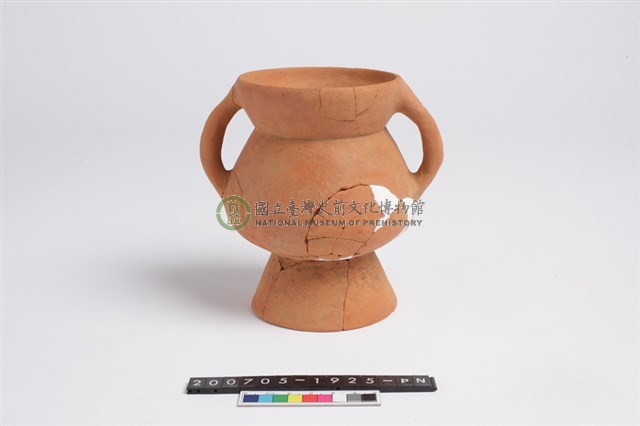 侈口斂唇折腹圓底雙豎把圈足罐