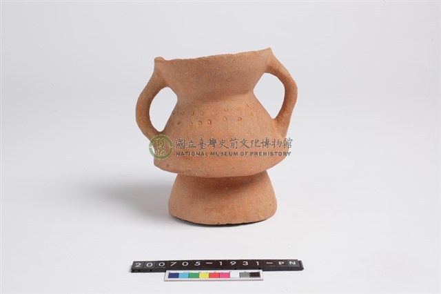 侈口斂唇帶紋低折腹雙豎把圈足罐