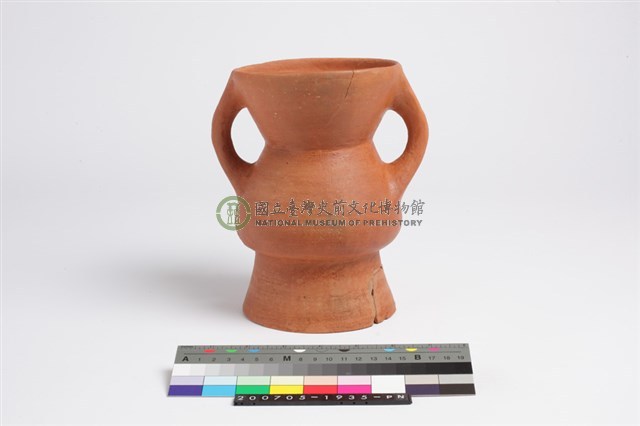 侈口斂唇圓腹平底雙豎把圈足罐