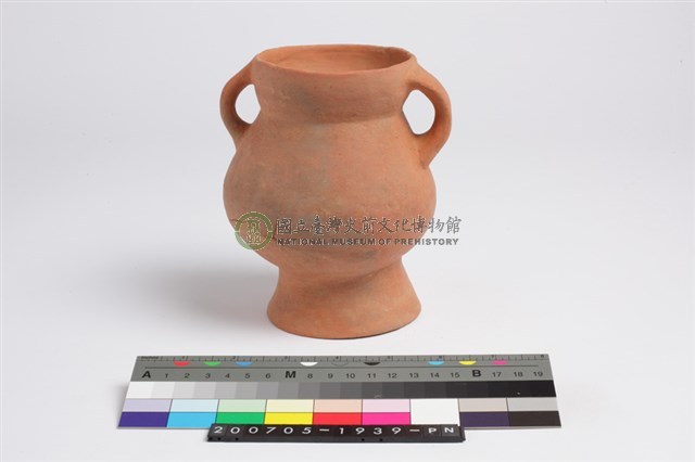 侈口斂唇圓腹圓底雙豎把圈足罐