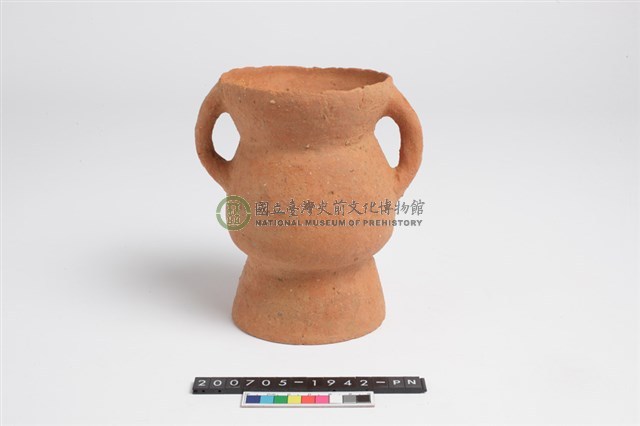 侈口斂唇圓腹圓底雙豎把圈足罐