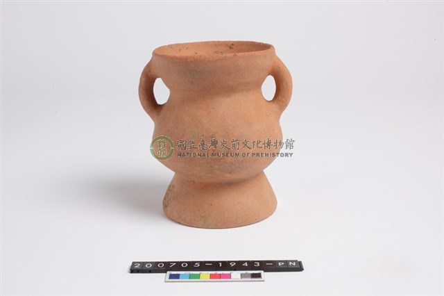 侈口斂唇圓腹圓底雙豎把圈足罐