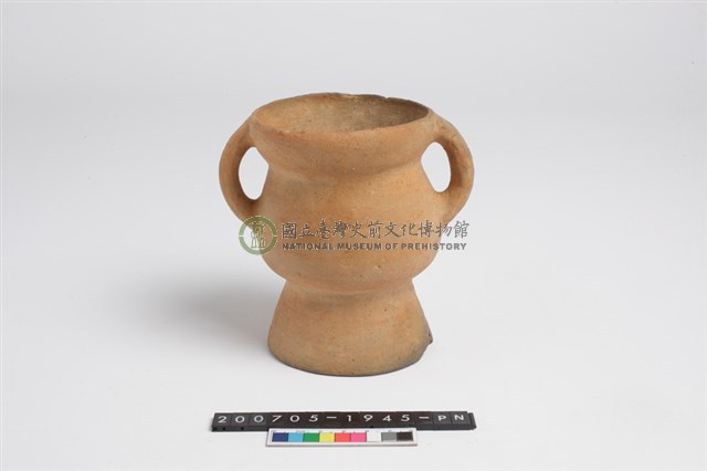 侈口斂唇圓腹圓底雙豎把圈足罐