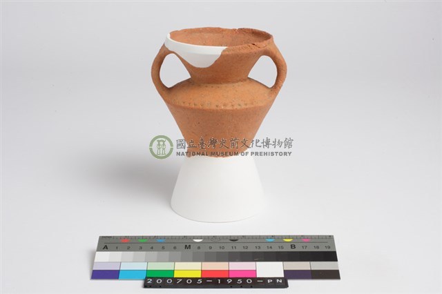 侈口斂唇帶紋折肩平底雙豎把圈足罐