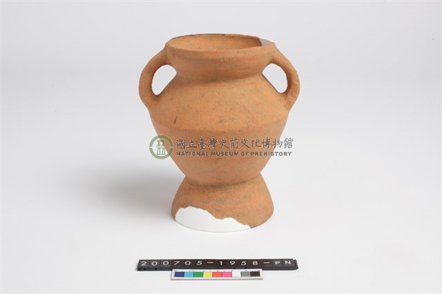 侈口斂唇折肩圓底雙豎把圈足罐