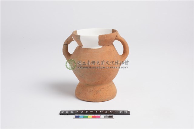 侈口斂唇折腹圓底雙豎把圈足罐