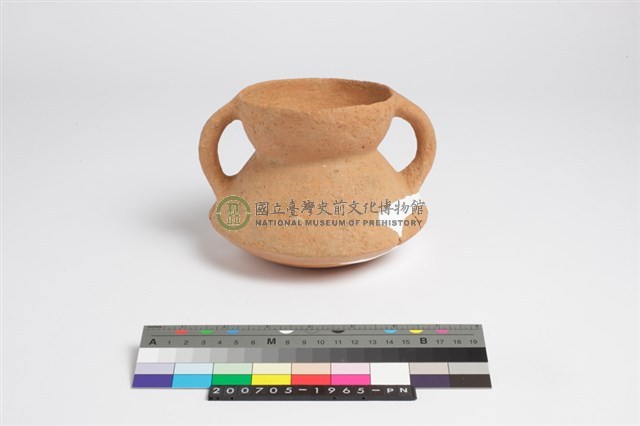 侈口斂唇帶雙流雙豎把低折腹凹底無圈足罐