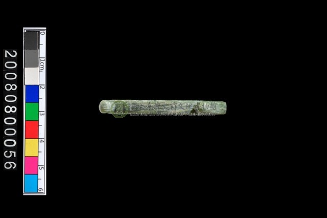 帶四突起環狀玦形耳飾