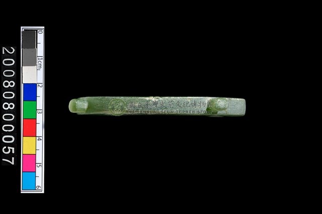 帶四突起環狀玦形耳飾