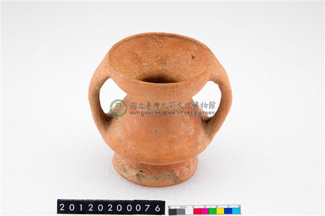 雙豎把圈足陶罐