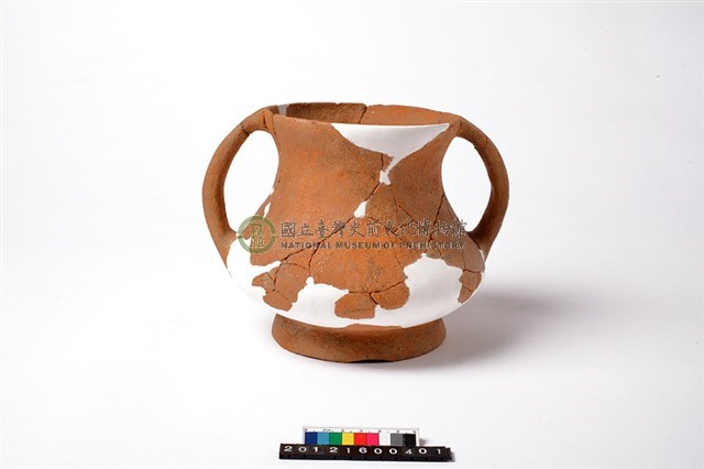 雙豎把圈足陶罐