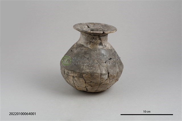 敞口高頸折腹平底罐