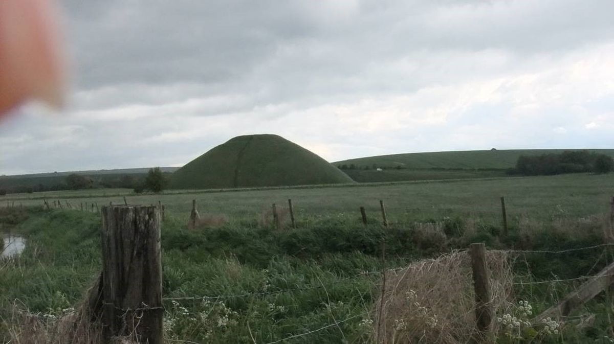 圖8史前土堆（Silbury Hill）