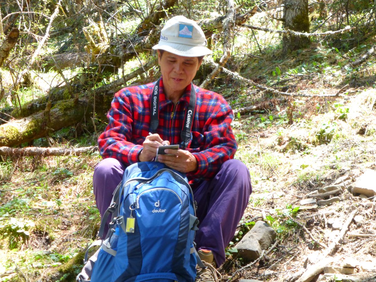 曾前副館長熱愛登山與戶外活動，此為在向陽溝留下的照片。