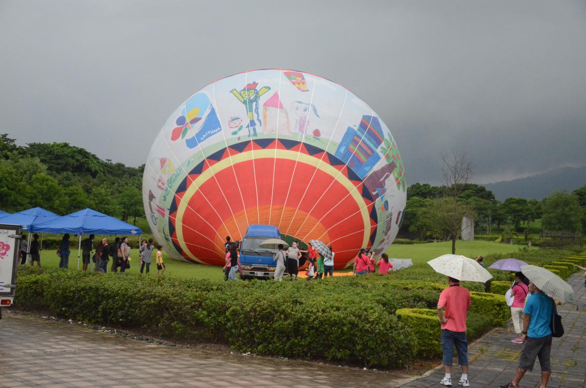 雨中熱氣球