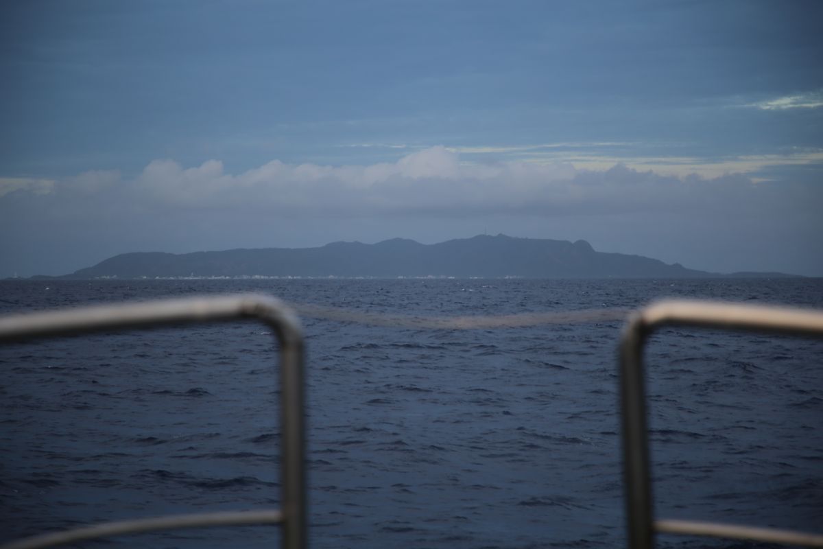 綠島就在眼前，但是仍不得不放棄（海部陽介提供）