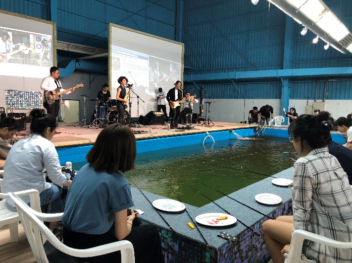 空總以「文化大學堂」為概念推出「混水釣蝦場」特展