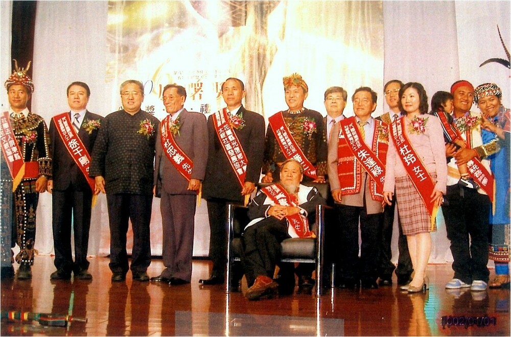 2006年榮獲第八屆促進原住民社會發展有功人士原曙獎─原住民文化藝術獎