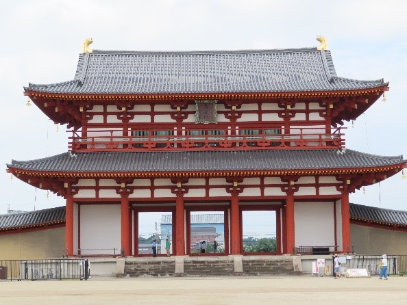 重建的平城宮正門-「朱雀門」，這裡固定舉行奈良時代迎接外賓使節的儀式