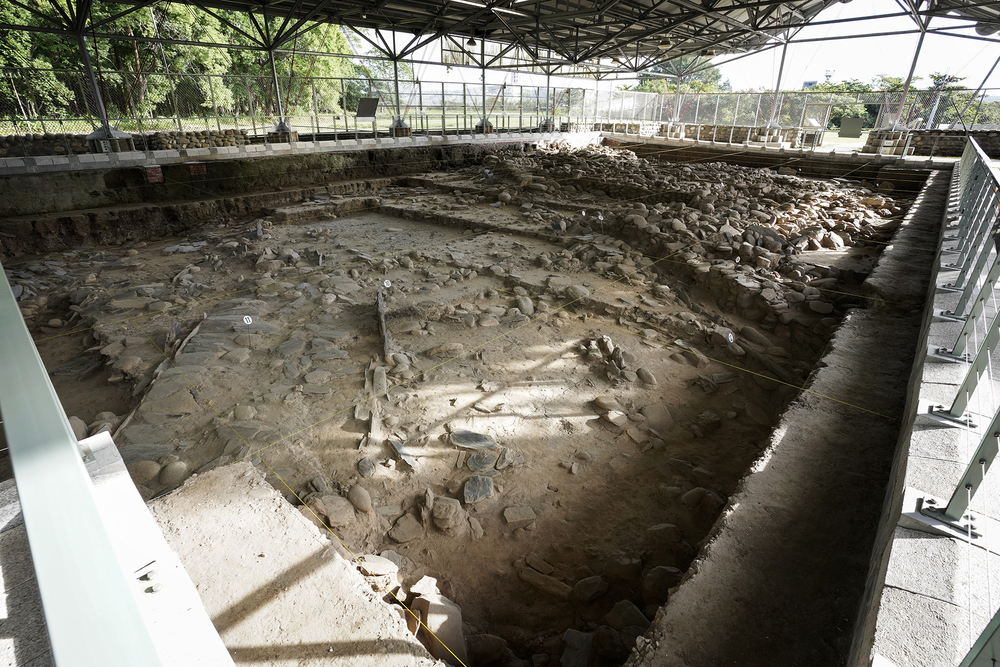 走訪卑南遺址公園最重要的歷史場景 - 「考古現場」