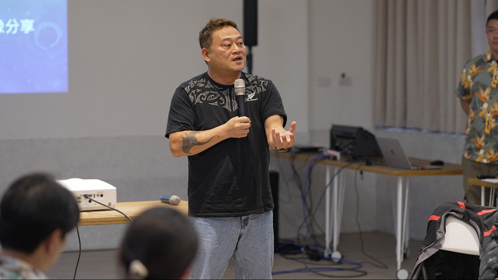 史前館館長蔡政良談論博物館應主動參與航海文化的實作與再生(林光亮攝)。
