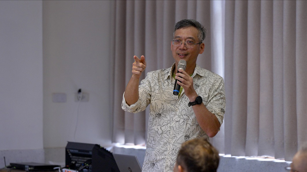 長濱船團團長陳冠宇分享近年人才培訓的經歷(林光亮攝)。