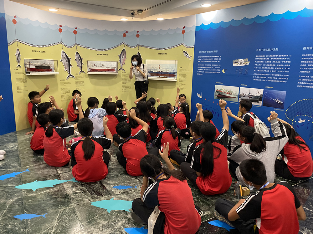 遠洋漁船模型在「海上人」特展中,成為博物館教育活動的得力助手。