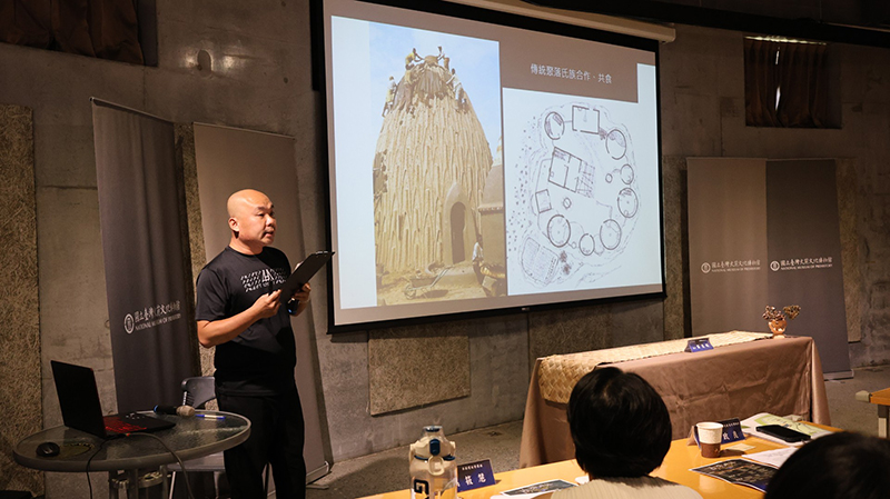 社團法人臺灣義築協會簡志明執行長主講「沒有建築師的建築」。